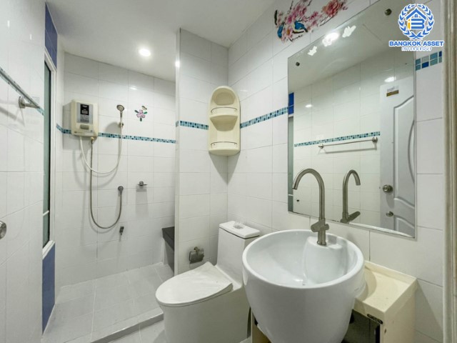 *****บ้านเดี่ยวมือสองนนทบุรี แบรนด์พฤกษา ม.ภัสสร7 รัตนาธิเบศร์ ถนนเมน! เนื้อที่ 60.1 ตร.ว. ฟังก์ชั่น 3 ห้องนอน 3 ห้องน้ำ ตกแต่ง Built-in ทั้งหลัง!  บนทำเลดีที่สุด ติดถนนใหญ่ เพียง 400 ม. จากรถไฟฟ้าสถานีบางพลู ใกล้เซ็นทรัลเวสต์เกต